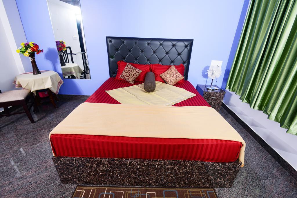 Beersheba Three Bed Room A/C Apartments Thiruvananthapuram Exteriör bild